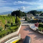 In Elegant Am Red Bull Ring In Spielberg Villa