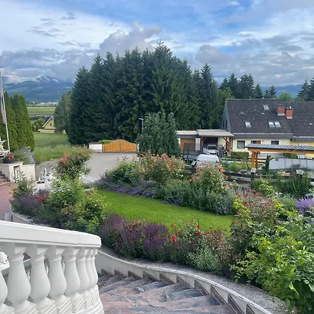 In Elegant Am Red Bull Ring In Spielberg Villa