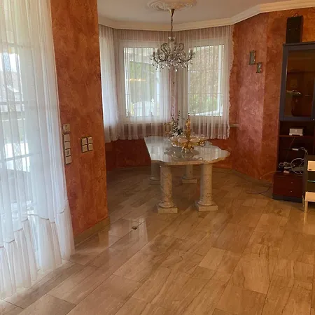 In Elegant Am Red Bull Ring In Spielberg Villa *