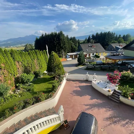 In Elegant Am Red Bull Ring In Spielberg Villa